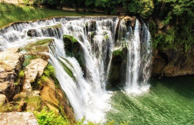 Th&aacute;c nước Thập Phần được v&iacute; như &ldquo;Niagara của Đ&agrave;i Loan&rdquo;