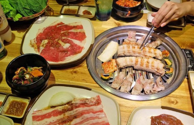 Nh&agrave; h&agrave;ng nướng BBQ chuẩn vị H&agrave;n Quốc