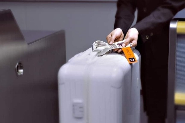 Thủ tục kiểm tra v&agrave; d&aacute;n thẻ h&agrave;nh l&yacute; k&yacute; gửi đ&uacute;ng quy định