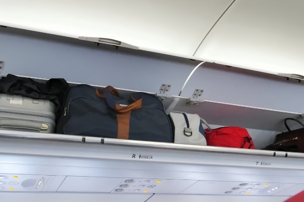 đảm bảo k&iacute;ch thước t&uacute;i x&aacute;ch đ&uacute;ng chuẩn để đặt vừa vặn v&agrave;o khoang cabin theo quy định h&agrave;nh l&yacute; Air Cambodia.