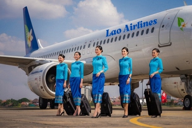 Đội ngũ tiếp vi&ecirc;n nữ của h&atilde;ng Lao Airlines