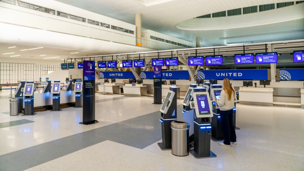 Nh&agrave; ga Terminal E của s&acirc;n bay George Bush Houston