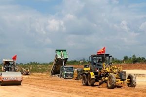 Thần tốc thi công sân bay Phù Cát đẩy nhanh tiến độ làm đường băng số 2