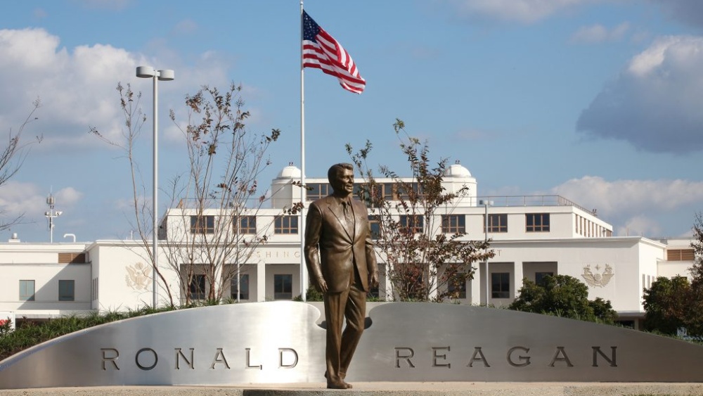Tượng Tổng thống Ronald Reagan