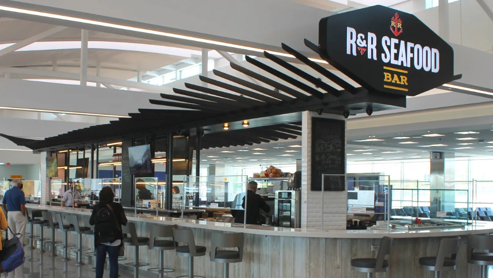 Khu vực nh&agrave; h&agrave;ng v&agrave; cửa h&agrave;ng tại Concourse B &ndash; s&acirc;n bay BWI