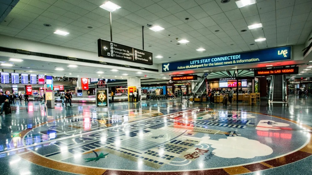 Khu vực nh&agrave; h&agrave;ng v&agrave; mua sắm tại nh&agrave; ga Terminal 3 s&acirc;n bay Las Vegas