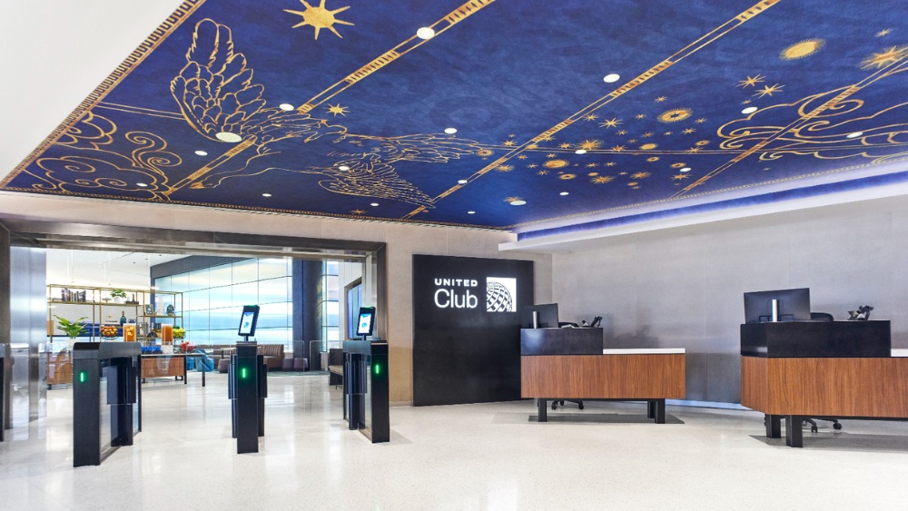  B&ecirc;n trong Terminal C hiện đại của s&acirc;n bay Newark Liberty