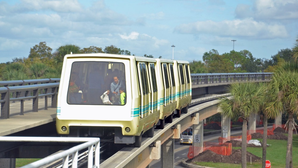 Hệ thống t&agrave;u điện tr&ecirc;n cao kết nối c&aacute;c Airside tại s&acirc;n bay Orlando