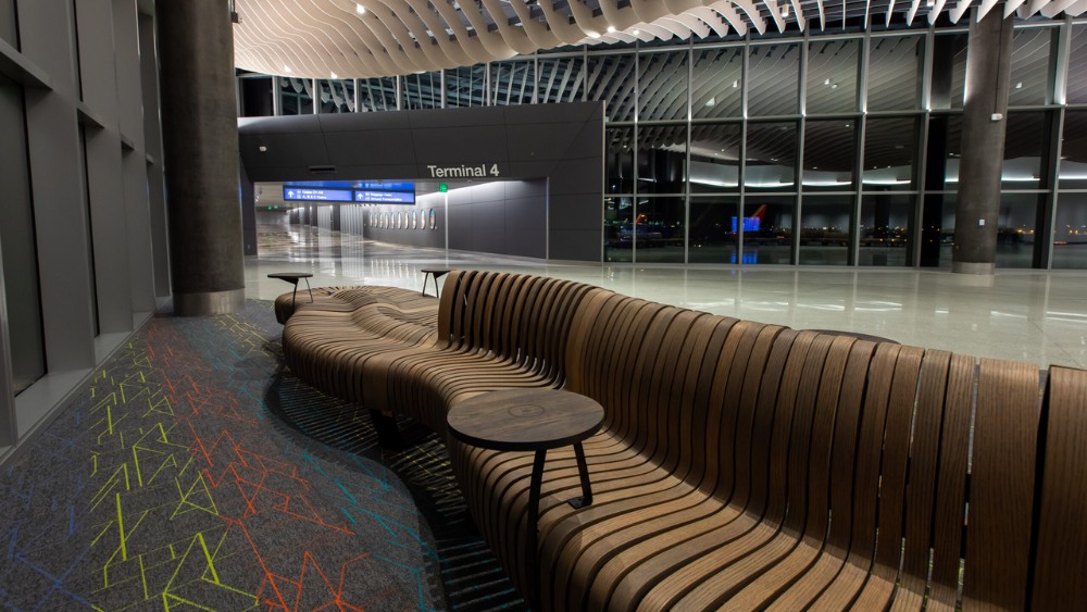Terminal 4 &mdash; nh&agrave; ga lớn nhất của s&acirc;n bay Phoenix Sky Harbor