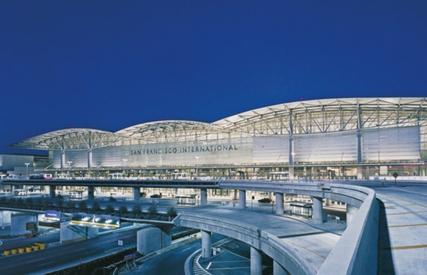m&aacute;i v&ograve;m k&iacute;nh đặc trưng của khu Boarding Area G
