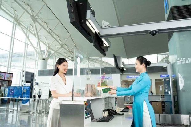 Hành khách làm thủ tục check-in tại sân bay Phù Cát Hành khách làm thủ tục check-in tại sân bay Phù Cát