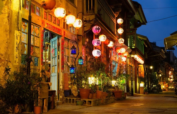 Kh&ocirc;ng kh&iacute; Shennong Street at night đầy chất ho&agrave;i cổ
