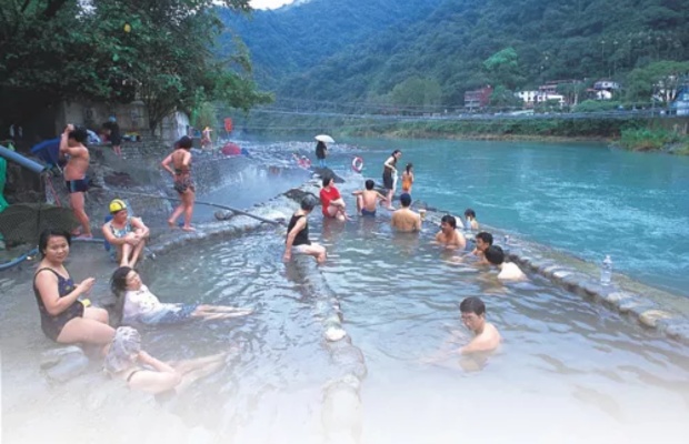 Trải nghiệm ng&acirc;m m&igrave;nh giữa thi&ecirc;n nhi&ecirc;n tại Wulai