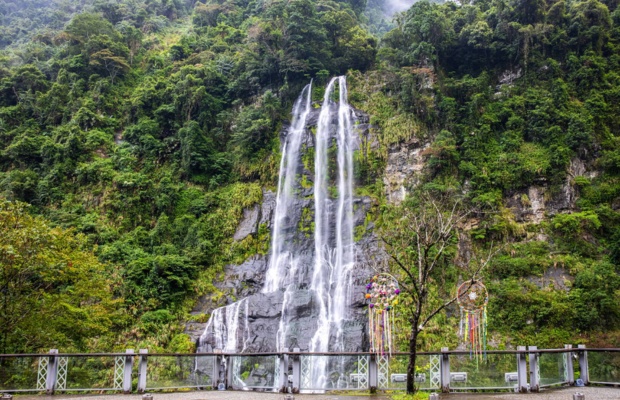 Th&aacute;c nước Wulai cao khoảng 80 m