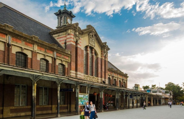 Taichung old station l&agrave; điểm check-in được nhiều du kh&aacute;ch y&ecirc;u th&iacute;ch.