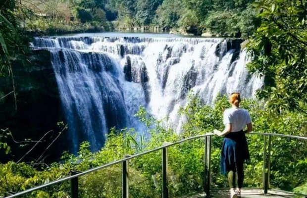 G&oacute;c nh&igrave;n đẹp tại Shifen Waterfall v&agrave;o buổi s&aacute;ng