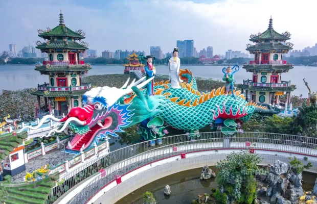 Khu vực hồ Li&ecirc;n Tr&igrave; c&ograve;n nhiều điểm tham quan nổi bật gần th&aacute;p long hổ