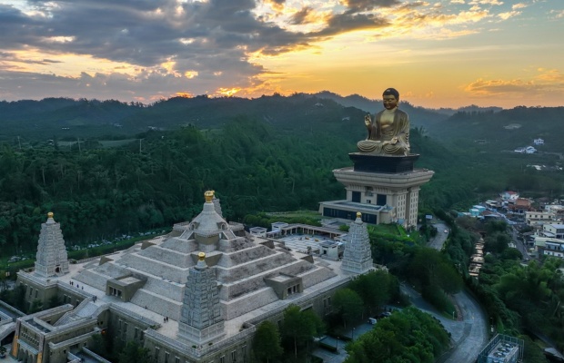 Du kh&aacute;ch thường kết hợp Tianliao Moon World với Qishan v&agrave; Phật Quang Sơn trong c&ugrave;ng ng&agrave;y.