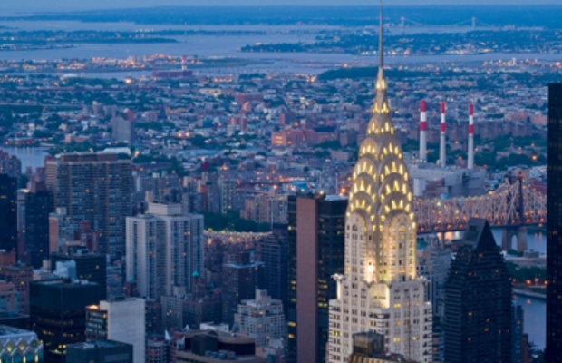H&igrave;nh ảnh của t&ograve;a nh&agrave; Chrysler lấp l&aacute;nh tại New York