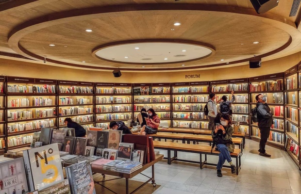 Kh&ocirc;ng gian s&aacute;ch v&agrave; lifestyle tại Eslite Pier-2 