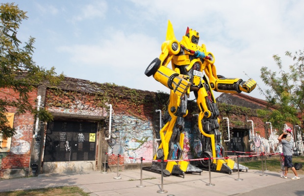 Tượng robot khổng lồ &ndash; điểm check-in nổi tiếng của Pier-2