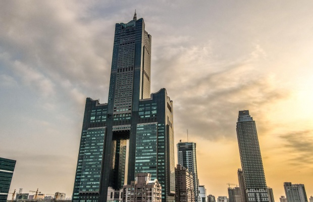 Kiến tr&uacute;c đặc trưng của Th&aacute;p Tuntex Sky nh&igrave;n từ b&ecirc;n ngo&agrave;i. 