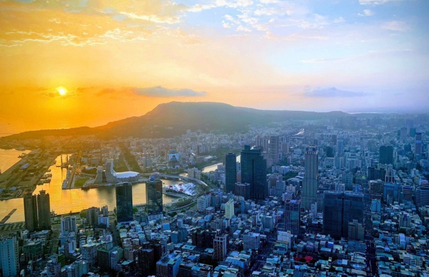 Khung cảnh ho&agrave;ng h&ocirc;n nh&igrave;n từ Sky 85 ở Cao H&ugrave;ng