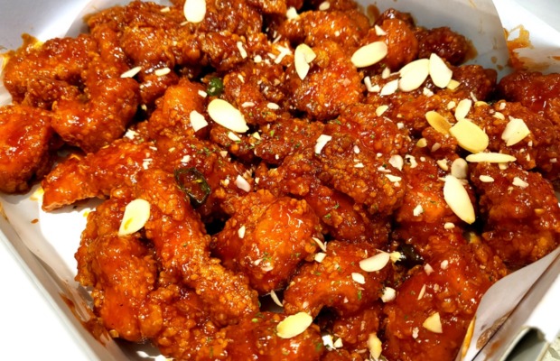 M&oacute;n g&agrave; r&aacute;n Manseok Dakgangjeong đặc sản v&ugrave;ng Sokcho.