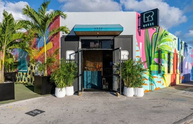 B&iacute; k&iacute;p ăn uống v&agrave; c&agrave; ph&ecirc; khi gh&eacute; thăm khu Wynwood