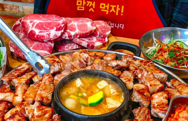 Đặc sản thịt b&ograve; nướng Hanwoo thượng hạng tại Pyeongchang gần Yongpyong.