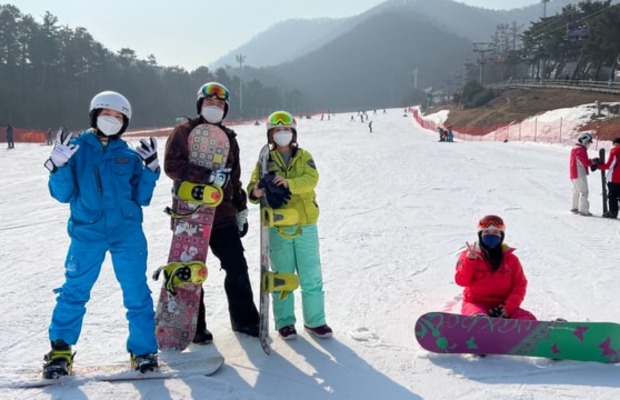 Trang bị c&aacute; nh&acirc;n cần thiết khi đi du lịch tại Yongpyong Ski Resort.