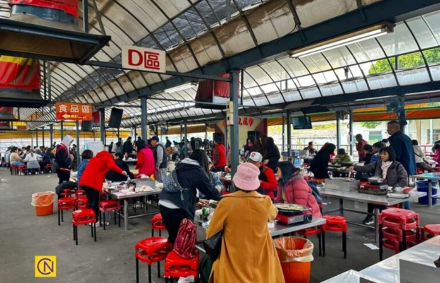 Khu BBQ nổi tiếng tại chợ hoa Zhongshe.