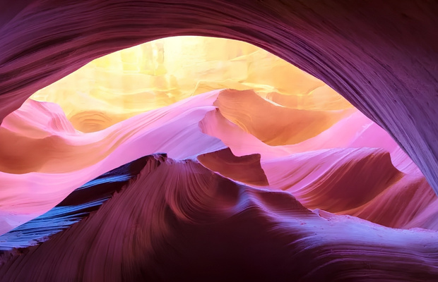  Những đường cong sa thạch ngoạn mục b&ecirc;n trong Lower Antelope Canyon
