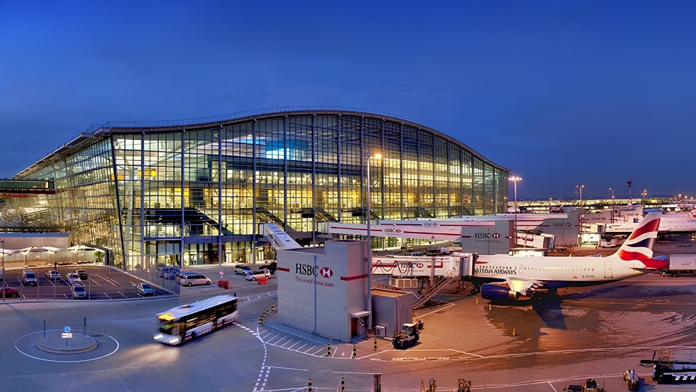 Nhiều du học sinh quốc tế lựa chọn S&acirc;n bay Heathrow, S&acirc;n bay Manchester hoặc S&acirc;n bay Newcastle để thuận tiện di chuyển đến trường học tại Vương quốc Anh