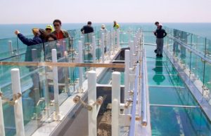 Cầu kính Oryukdo Skywalk: Bước đi trên mây ngắm biển Busan