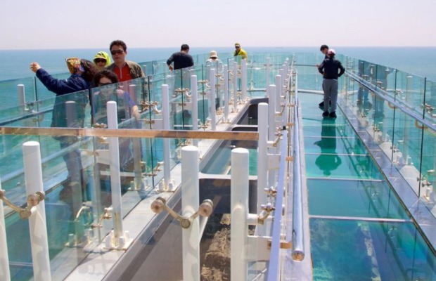 Cầu kính Oryukdo Skywalk: Bước đi trên mây ngắm biển Busan
