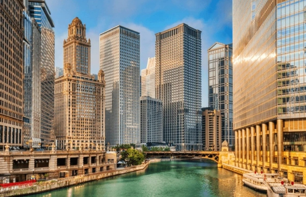  Khoảnh khắc ho&agrave;ng h&ocirc;n tuyệt đẹp phủ &aacute;nh v&agrave;ng l&ecirc;n Chicago Riverwalk