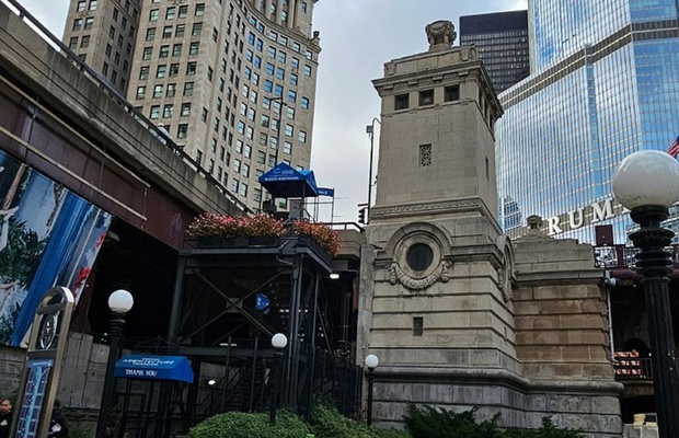  Bảo t&agrave;ng McCormick Bridgehouse lưu giữ lịch sử ph&aacute;t triển của d&ograve;ng s&ocirc;ng Chicago. 