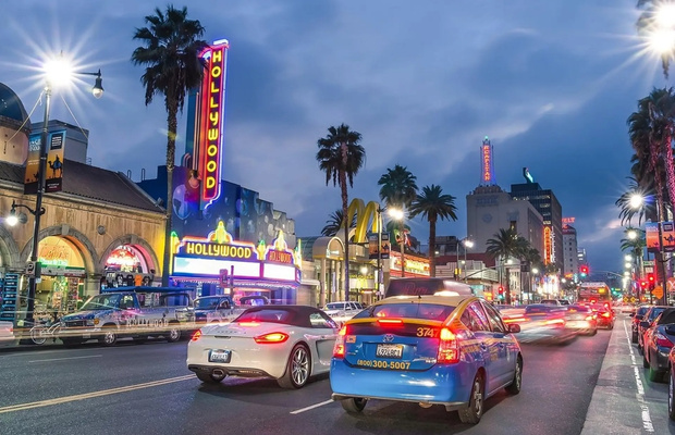 C&aacute;c tour kh&aacute;m ph&aacute; Hollywood gi&uacute;p du kh&aacute;ch t&igrave;m hiểu lịch sử điện ảnh v&agrave; những ng&ocirc;i sao nổi tiếng