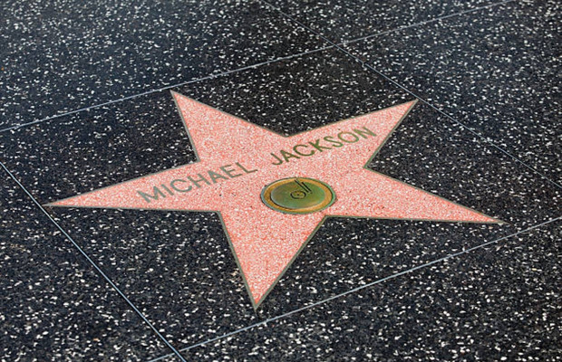 Ng&ocirc;i sao của Michael Jackson lu&ocirc;n nằm trong nh&oacute;m được du kh&aacute;ch t&igrave;m kiếm nhiều nhất