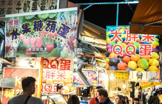 Chợ đ&ecirc;m Ruifeng l&agrave; điểm ăn uống nổi tiếng gần đầm Li&ecirc;n Tr&igrave;. 