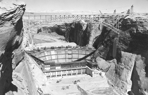 Bản h&ugrave;ng ca lao động tr&ecirc;n d&ograve;ng s&ocirc;ng Colorado