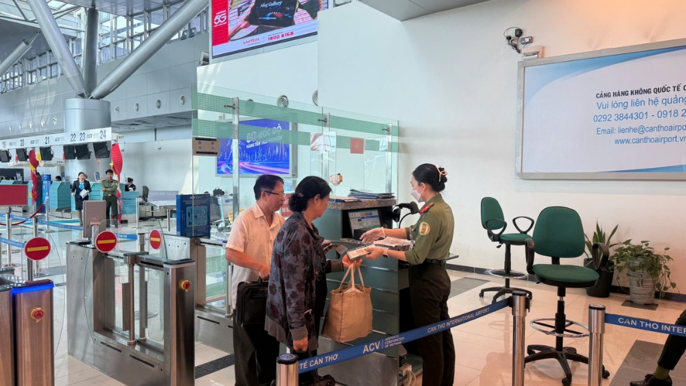Lu&ocirc;n kiểm tra kỹ họ t&ecirc;n trước khi x&aacute;c nhận đặt v&eacute;