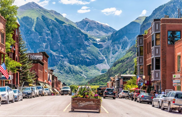 Những d&atilde;y n&uacute;i h&ugrave;ng vĩ tại Colorado lu&ocirc;n l&agrave; điểm đến mơ ước của những người y&ecirc;u thi&ecirc;n nhi&ecirc;n