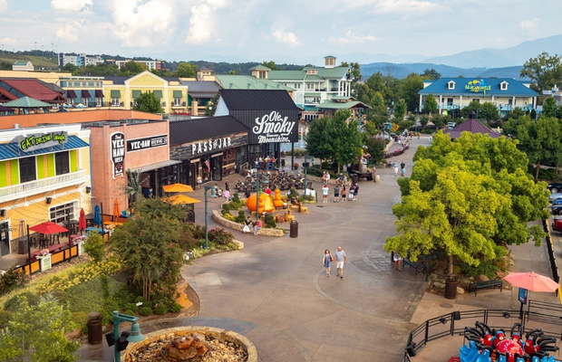 Oanh tạc Pigeon Forge với những tọa độ giải tr&iacute; bất bại