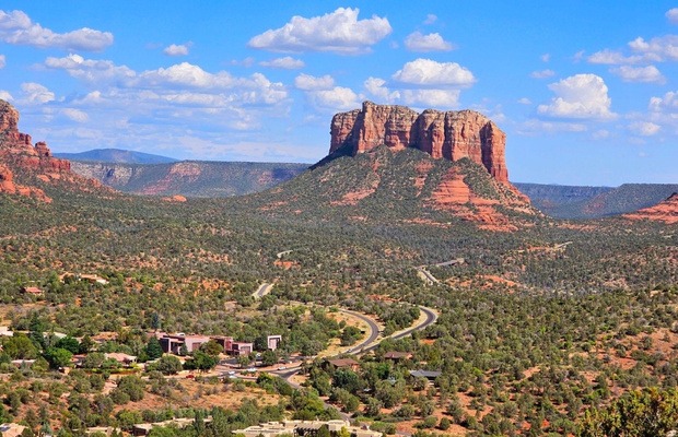 To&agrave;n cảnh thung lũng đ&aacute; đỏ h&ugrave;ng vĩ tại Sedona
