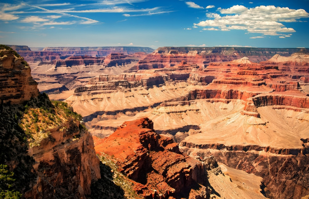  Cảnh quan hoang sơ v&agrave; những v&aacute;ch n&uacute;i h&ugrave;ng vĩ nh&igrave;n xuống Grand Canyon