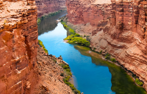 Khung cảnh ngoạn mục tại Grand Canyon East nh&igrave;n xuống d&ograve;ng s&ocirc;ng Colorado