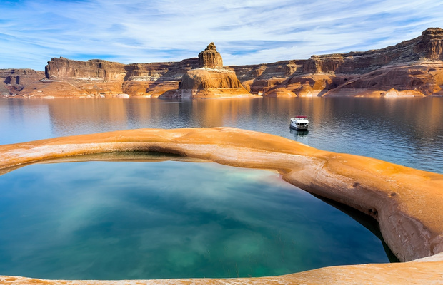Mặt nước xanh ngọc tuyệt đẹp của Lake Powell
