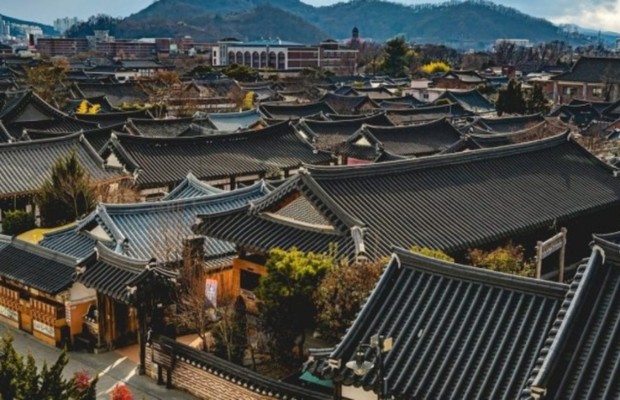 Jeonju ch&iacute;nh l&agrave; tr&aacute;i tim của tỉnh v&agrave; l&agrave; nơi hội tụ tinh hoa văn h&oacute;a của Jeollabuk-do